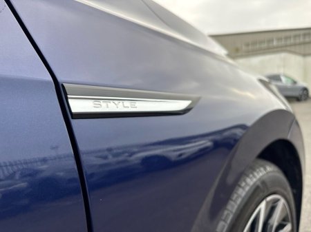 2023 Volkswagen Golf 2.0 TDI 115HP Style €29,975 thumbnail