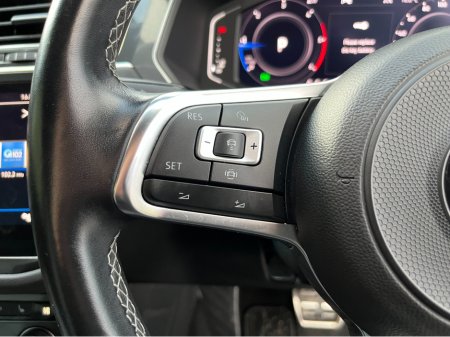 2020 Volkswagen Tiguan R-LINE 4MOTION AUTOMATIC 2.0 DIESEL //LOW MILES//HIGH SPEC//HEATED FRONT AND REAR SEATS//HEAD UP DISPLAY//360 PARKING CAMERAS// €34,950 thumbnail