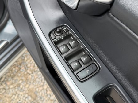 2015 Volvo S60 - thumbnail 17