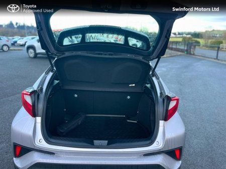 2022 Toyota C-HR CHR 1.8 HYBRID LUNA 4DR A AUTO €26,500 thumbnail