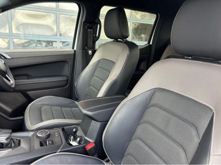 2024 Volkswagen Amarok AVENTURA V6 TDI 4M DC 4MOTION €61,900 thumbnail