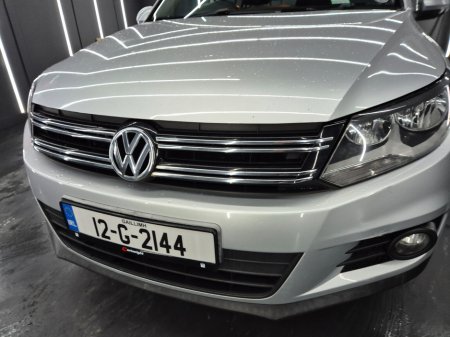2012 Volkswagen Tiguan - thumbnail 3