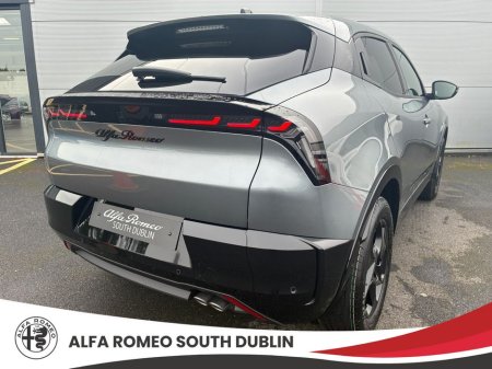 2026 Alfa Romeo Junior Ibrida €44,345 thumbnail