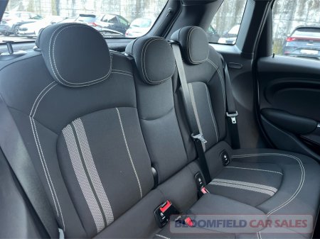 2021 MINI Cooper HIGH SPEC , AUTO // LOW MILEAGE €25,950 thumbnail