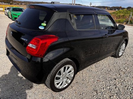 2020 Suzuki Swift - view 3