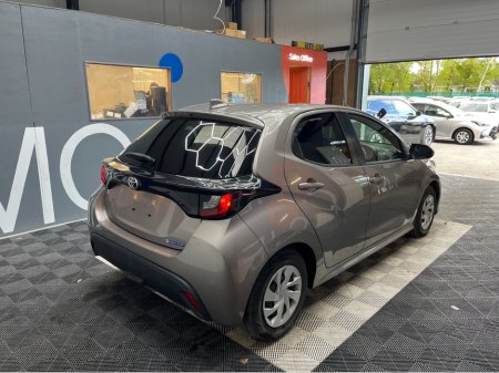 2021 Toyota Yaris - photo 2