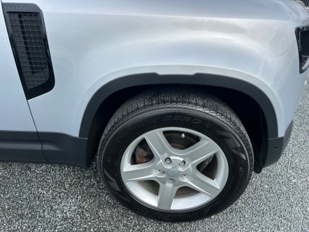 2023 Land Rover Defender - thumbnail 46