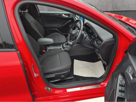 2021 Ford Focus ST-LINE EDITION 5DR 1.5 TD 120 M6 €21,950 thumbnail