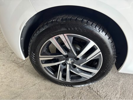 2023 Peugeot 208 - thumbnail 13