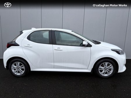 2024 Toyota Yaris 1.5 LUNA 4DR €26,950 thumbnail