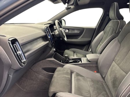 2023 Volvo XC40 - thumbnail 2