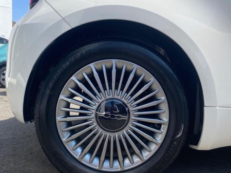 2025 Fiat 500e Icon EV 320km Range €19,950 thumbnail