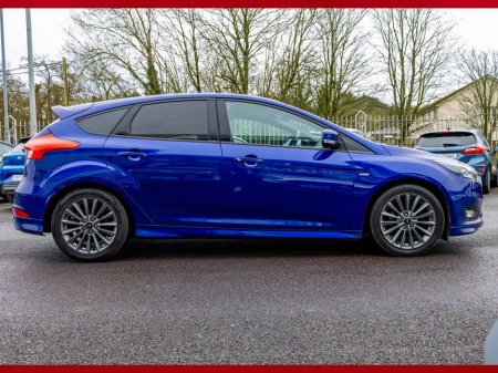 2018 Ford Focus - thumbnail 22
