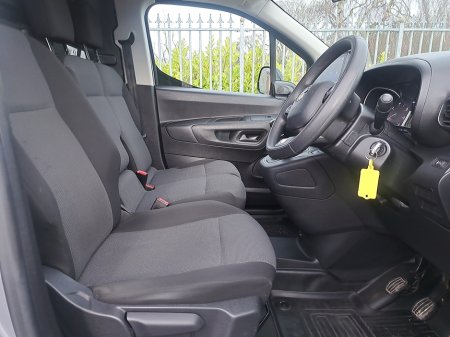 2022 Toyota Proace City Icon Model L1 1.5 Diesel SWB with 3 seats in front and double sliding doors. thumbnail