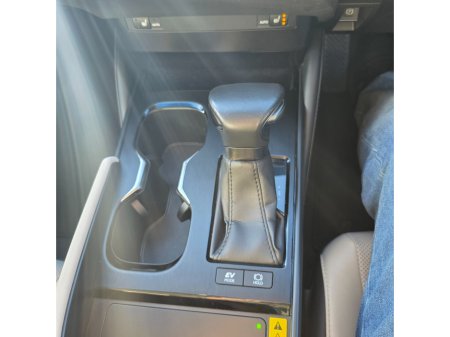 2023 Lexus ES 300 H ES300h Dynamic €43,950 thumbnail