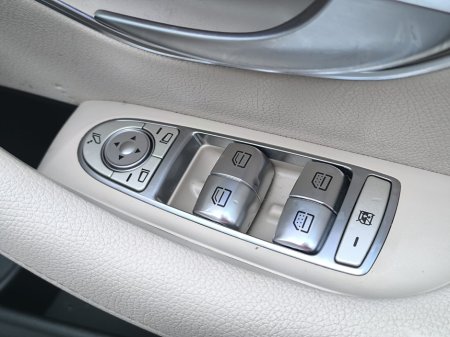 2020 Mercedes-Benz E Class - thumbnail 26