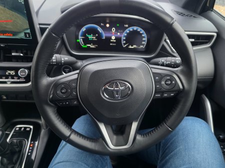 2023 Toyota Corolla Cross 1.8 Hybrid Luna €29,950 thumbnail
