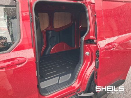 2025 Ford Courier ACTIVE 1.0 L ECOBOOS 125BHP A7 F €23,950 thumbnail