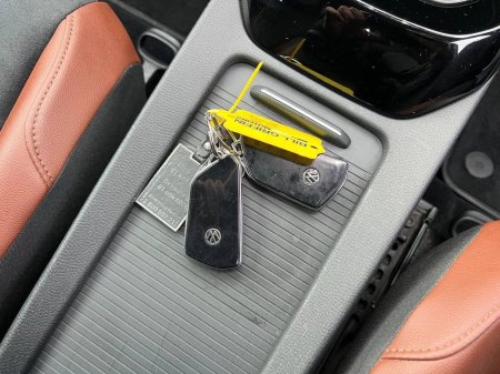 2022 Volkswagen ID.4 PRO LIFE 77KWH // 19" DIAMOND CUT ALLOYS // APPLE CARPLAY/ANDROID AUTO // DIGITAL CLUSTER €23,950 thumbnail