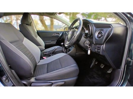2016 Toyota Auris 1.2T ICON VVT-I 114BHP 5DR €12,900 thumbnail