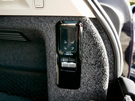 2025 Land Rover Range Rover - thumbnail 26