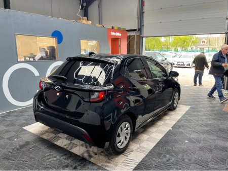 2023 Toyota Yaris - photo 2