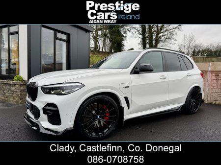 2022 BMW X5 XDRIVE 45E M SPORT AUTO,M PERFORMANCE BODY KIT,ALPINE WHITE,PLUS PACK,TECH PACK,HEAD UP DISPLAY,HEATED LEATHER,APPLE CAR PLAY,ADJUSTABLE SUSPENSION,CAMERAS,FACTORY UP GRADED BRAKES,FBMWSH,HIGH SPEC