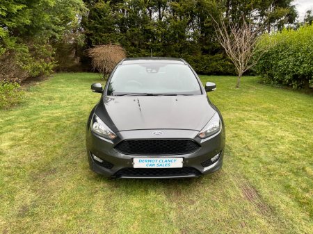 2017 Ford Focus - thumbnail 2