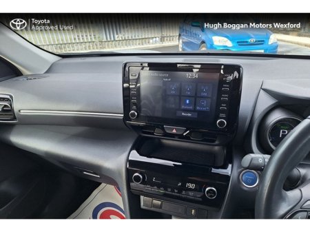 2024 Toyota Yaris Cross HYBRID LUNA, LADY OWNER! €28,995 thumbnail