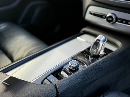 2016 Volvo XC90 T8 PHEV MOMENTUM GT 7 Seater Auto €21,950 thumbnail