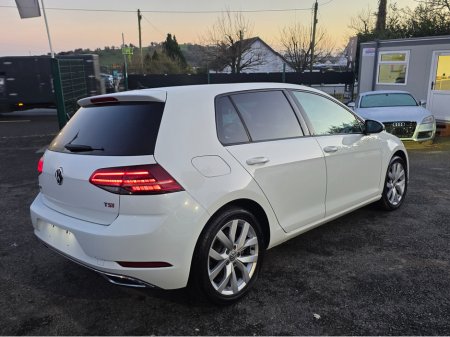2017 Volkswagen Golf ( 172 REG ) HIGHLINE 1.4 MK7.5 SAT NAV PACK - VIRTUAL CLOCKS -REVERSE CAMERA - NAVIGATION - CARPLAY - ANDROID AUTO- BLIND SPOT REAR TRAFFIC ASSIST - DISCOVER PRO €17,950 thumbnail