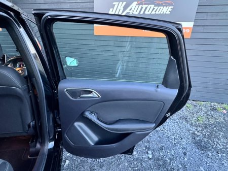 2015 Mercedes-Benz B Class B180 1.6 AUTO €13,995 thumbnail