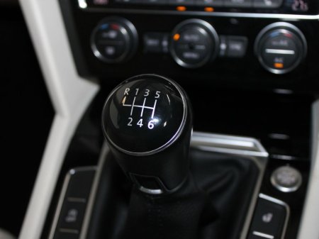 2018 Volkswagen Passat - thumbnail 21