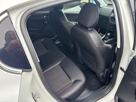 2016 Peugeot 208 - thumbnail 5