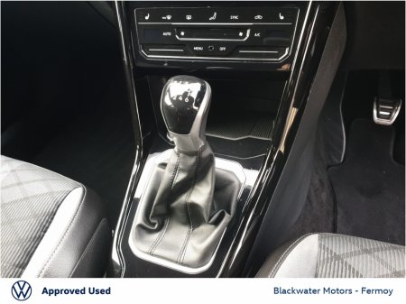 2023 Volkswagen T-Roc 2.0TDI 116BHP R-LINE WITH REAR VIEW CAMERA AND WINTER PACK €31,950 thumbnail