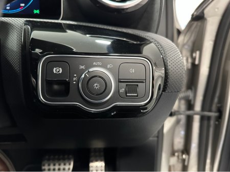 2021 Mercedes-Benz A Class (211) A200D AMG AUTO €31,950 thumbnail