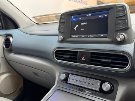 2019 Hyundai Kona Kona EV 64 kWh €17,995 thumbnail