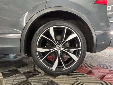 2021 Volkswagen Tiguan 2.0 TDI 150HP R-Line €35,950 thumbnail