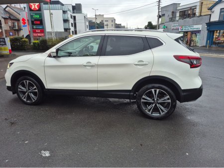 2019 Nissan Qashqai 1.5 DCI 115PS N-CONNEC N-CONNECTA 5DR €13,950 thumbnail