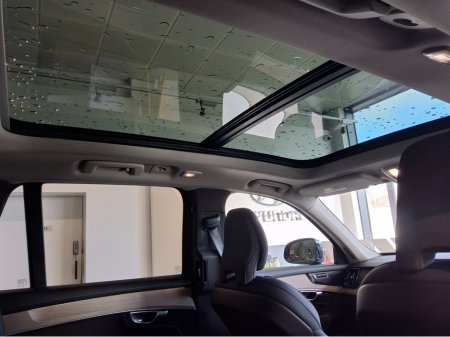 2025 Volvo XC90 T8 PHEV AWD AUTO PLUS - New Model - 7 Seats - Pan Roof - Black Leather - thumbnail