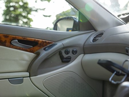 2003 Mercedes-Benz SL Class - thumbnail 21