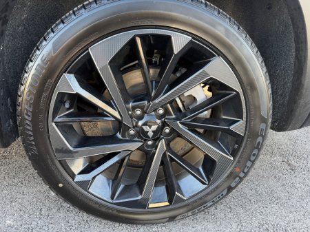 2023 Mitsubishi Outlander - thumbnail 42