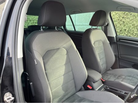 2017 Volkswagen Golf HIGHLINE AUTOMATIC 1.4 PETROL //HIGH SPEC//REVERSE CAMERA//KEYLESS ENTRY//BLIND SPOT WARNING//ADAPTIVE CRUISE CONTROL// €16,950 thumbnail