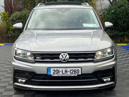 2020 Volkswagen Tiguan R-LINE 2.0 TDI // OPENING PAN ROOF // 19" R-LINE ALLOYS // HEATED R-LINE LEATHER SEATS // 360 PARKING SENSORS €28,900 thumbnail