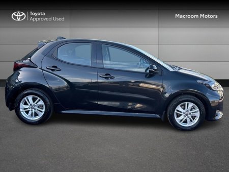 2024 Toyota Yaris - view 3