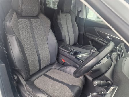 2018 Peugeot 5008 - thumbnail 17