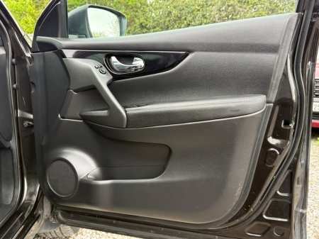 2017 Nissan Qashqai - thumbnail 16