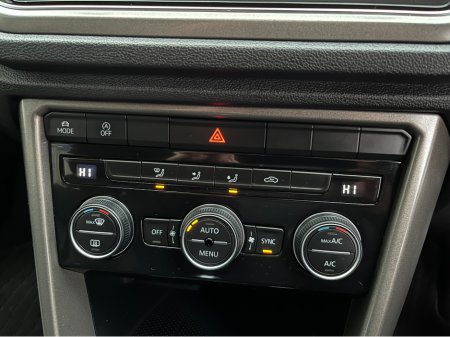 2021 Volkswagen T-Roc STYLE DESIGN PACK AUTOMATIC 2.0 DIESEL //LOW MILES//ADAPTIVE CRUISE CONTROL//KEYLESS ENTRY//REVERSE CAMERA// €26,950 thumbnail