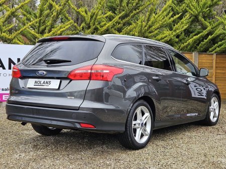 2017 Ford Focus - thumbnail 18