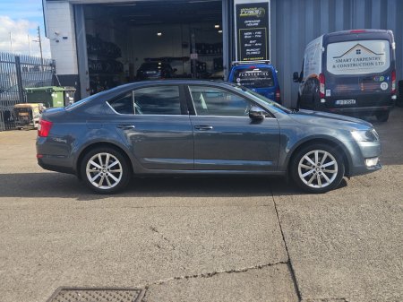 2017 Skoda Octavia - thumbnail 2